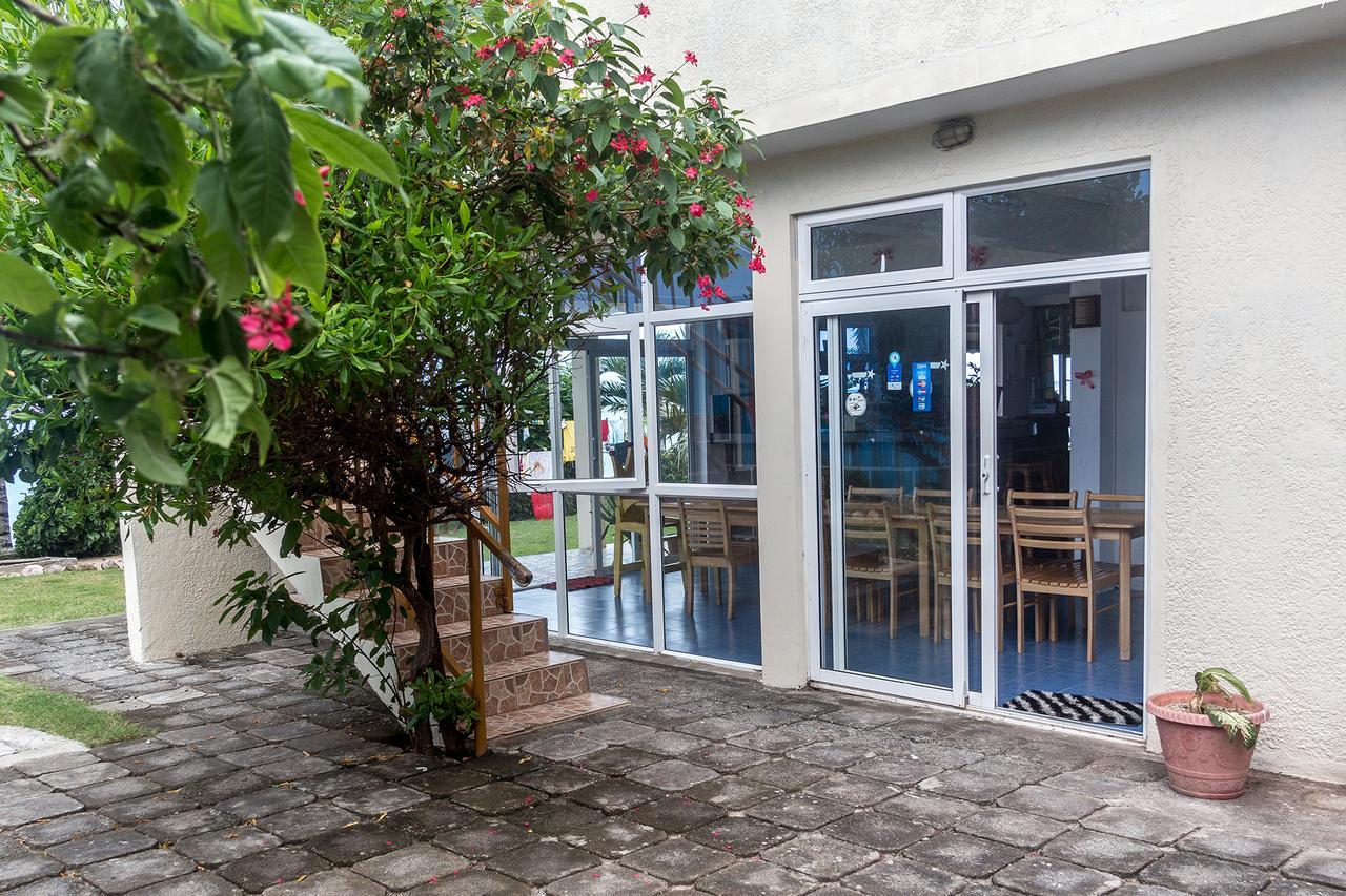 La Terrasse Hotel Port South East Bagian luar foto